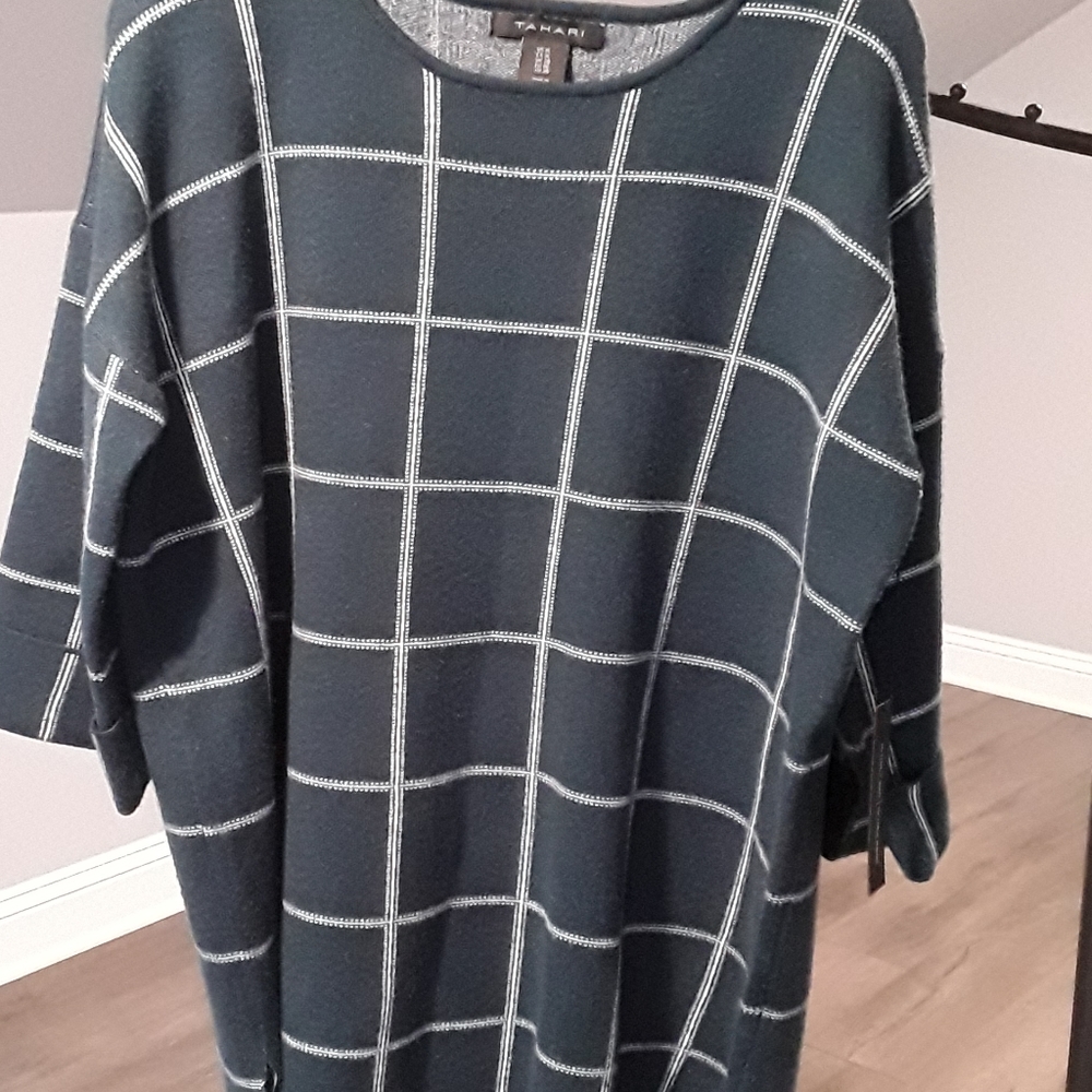 NWOT Tahari Green and White 1X Sweater